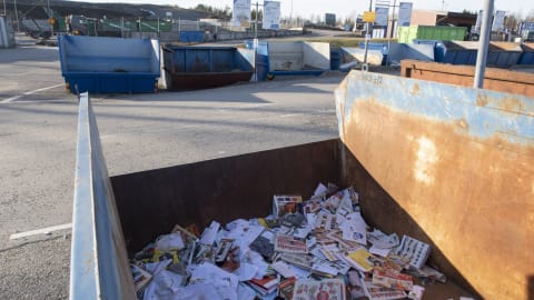 Öppna containrar för pappersförpackningar och tidningar